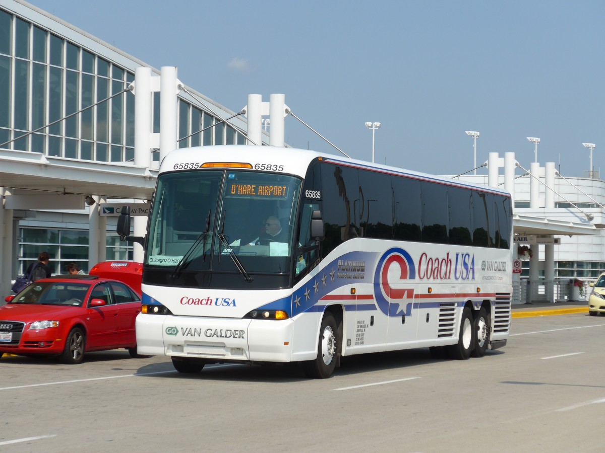 (153'329) - Van Galder, Janesville - Nr. 65'835/P 733'665 - MCI am 20. Juli 2014 in Chicago, Airport O'Hare