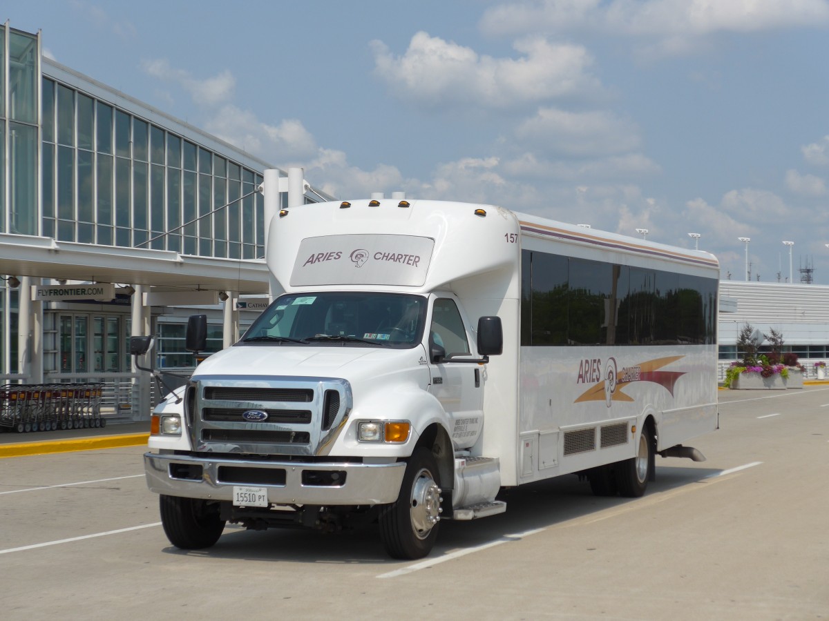 (153'369) - Aries Charter, Chicago - Nr. 157/15'510 PT - Ford am 20. Juli 2014 in Chicago, Airport O'Hare