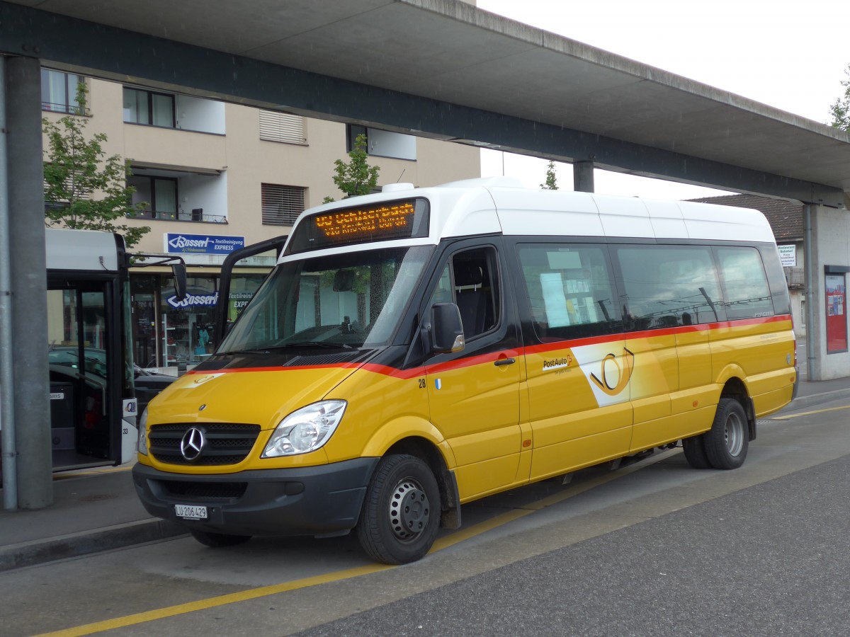 (153'531) - Hfliger, Sursee - Nr. 28/LU 206'429 - Mercedes am 2. August 2014 beim Bahnhof Sursee