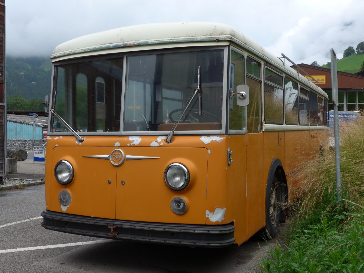 (153'552) - Bus Stop, Grindelwald - Nr. 5 - FBW/R&J (ex Schuler, Orpund; ex Tramverein, Bern; ex Meier, Studen; ex Schr, Aegerten; ex ABM Meinisberg Nr. 5; ex ABM Meinisberg Nr. 1) am 3. August 2014 in Grindelwald, Grund