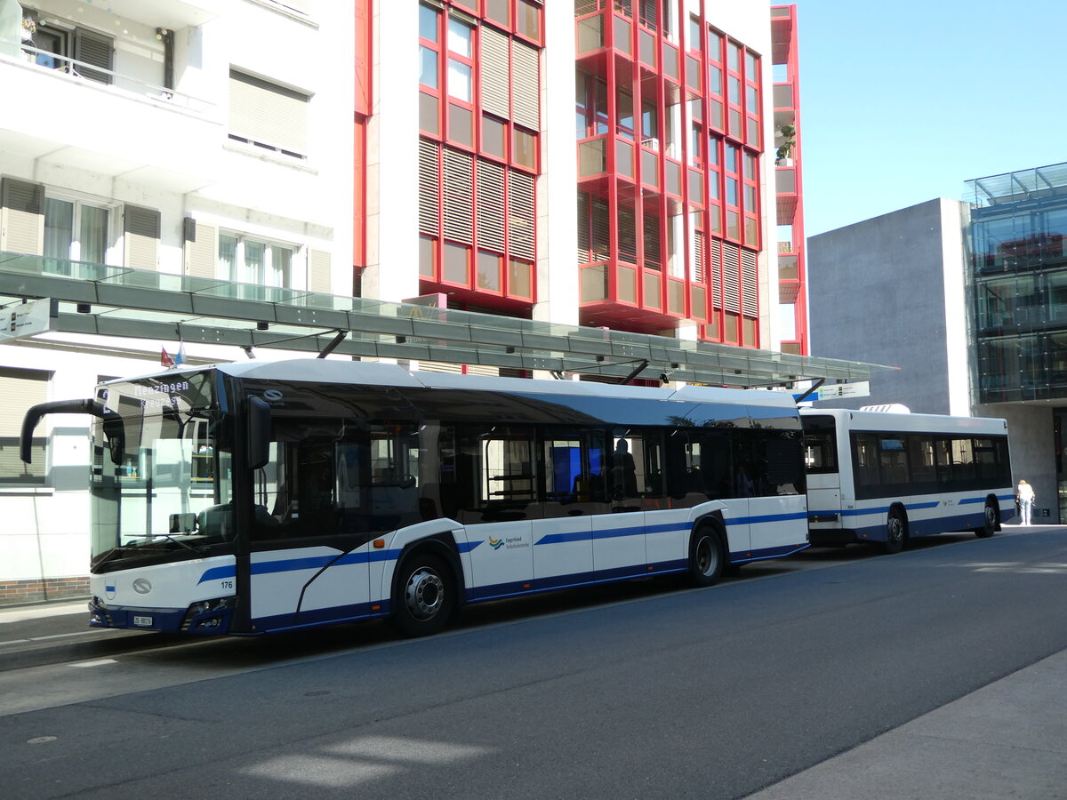 (153'595) - ZVB Zug - Nr. 176/ZG 88'176 - Solaris am 11. August 2023 beim Bahnhof Zug