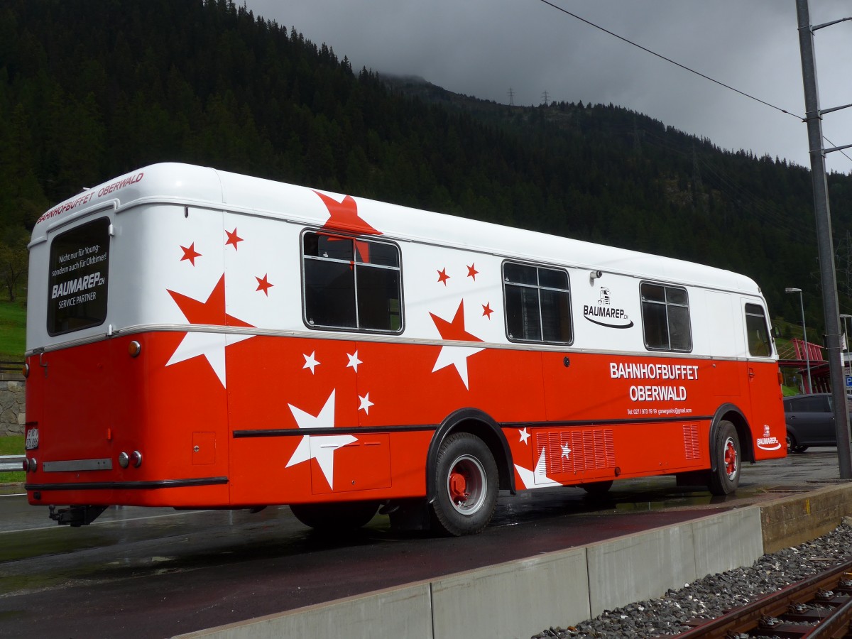 (154'761) - Bahnhofbuffet, Oberwald - VS 376'886 - FBW/Hess (ex Schirmbildwagen, Solothurn) am 1. September 2014 beim Bahnhof Oberwald