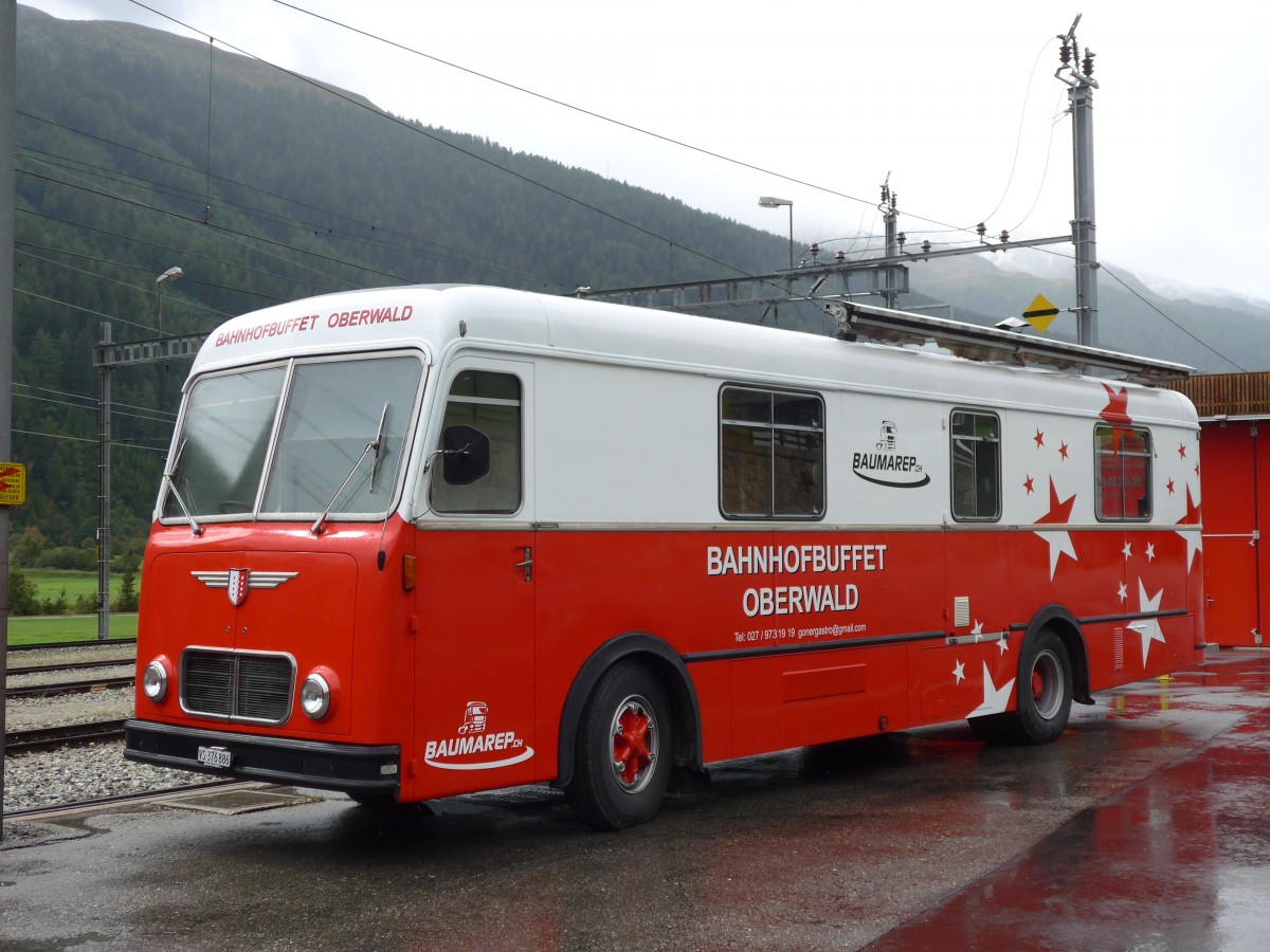 (154'764) - Bahnhofbuffet, Oberwald - VS 376'886 - FBW/Hess (ex Schirmbildwagen, Solothurn) am 1. September 2014 beim Bahnhof Oberwald