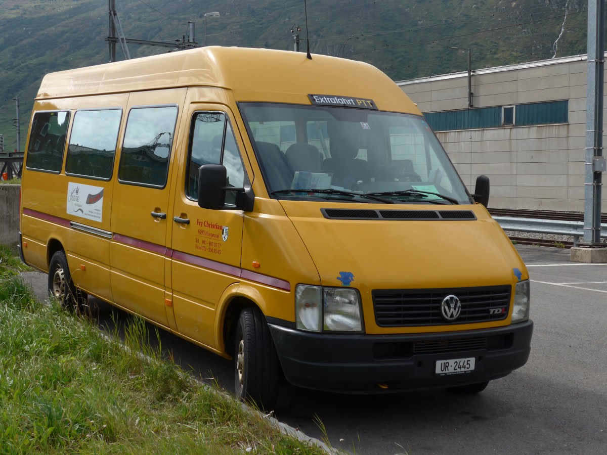 (154'853) - Fry, Hospental - UR 2445 - VW am 1. September 2014 beim Bahnhof Andermatt