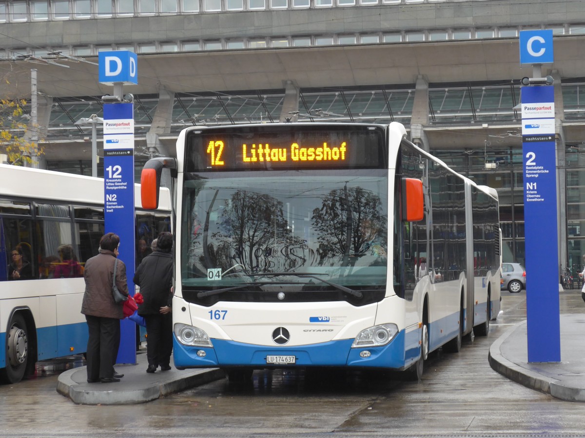 (156'018) - VBL Luzern - Nr. 167/LU 174'637 - Mercedes am 25. Oktober 2014 beim Bahnhof Luzern