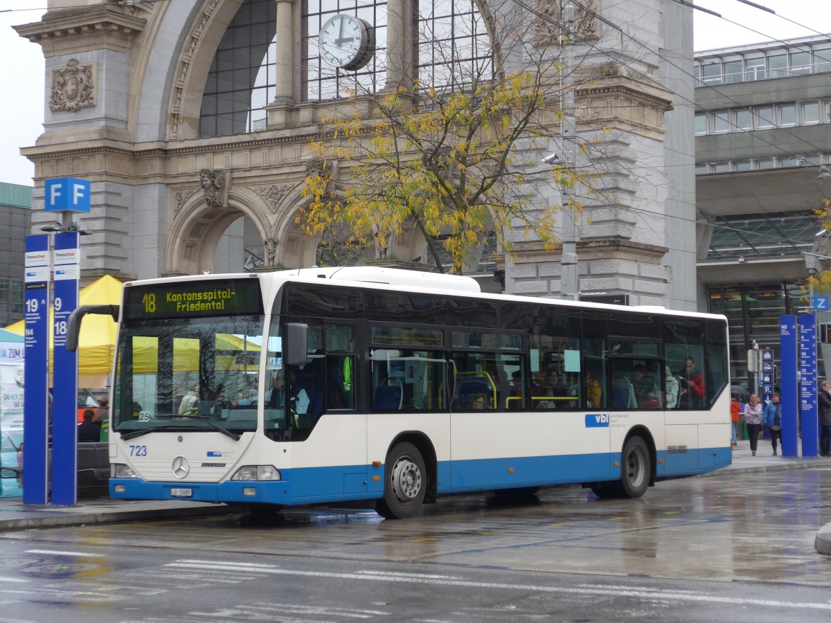 (156'023) - VBL Luzern - Nr. 723/LU 15'689 - Mercedes (ex Heggli, Kriens Nr. 723) am 25. Oktober 2014 beim Bahnhof Luzern