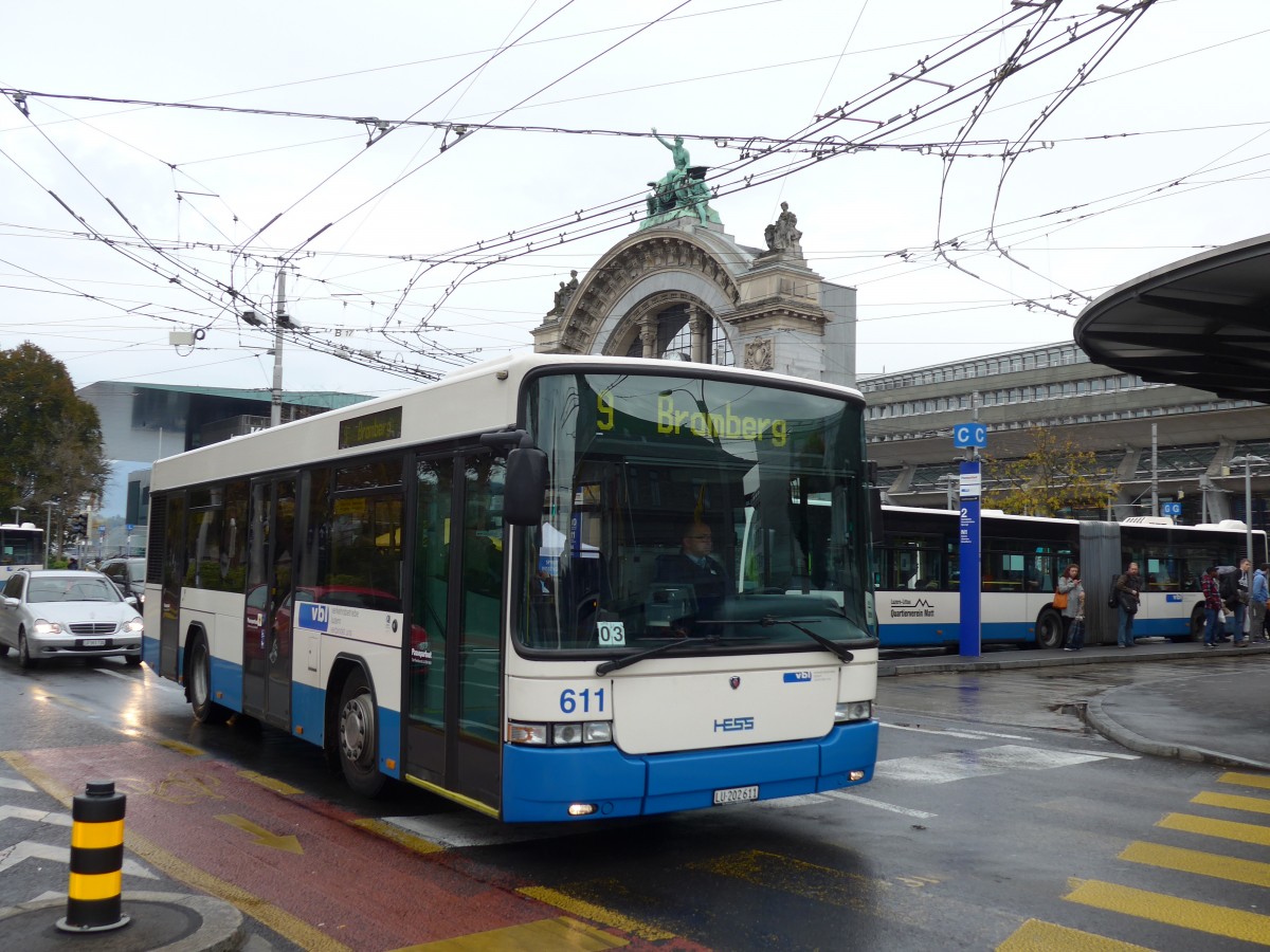 (156'042) - VBL Luzern - Nr. 611/LU 202'611 - Scania/Hess am 25. Oktober 2014 beim Bahnhof Luzern