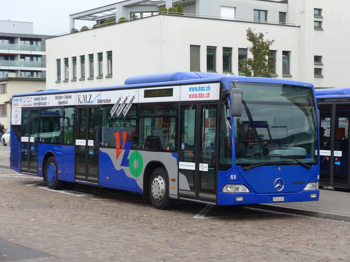 (156'224) - VZO Grningen - Nr. 69/ZH 564'869 - Mercedes am 28. Oktober 2014 beim Bahnhof Wetzikon