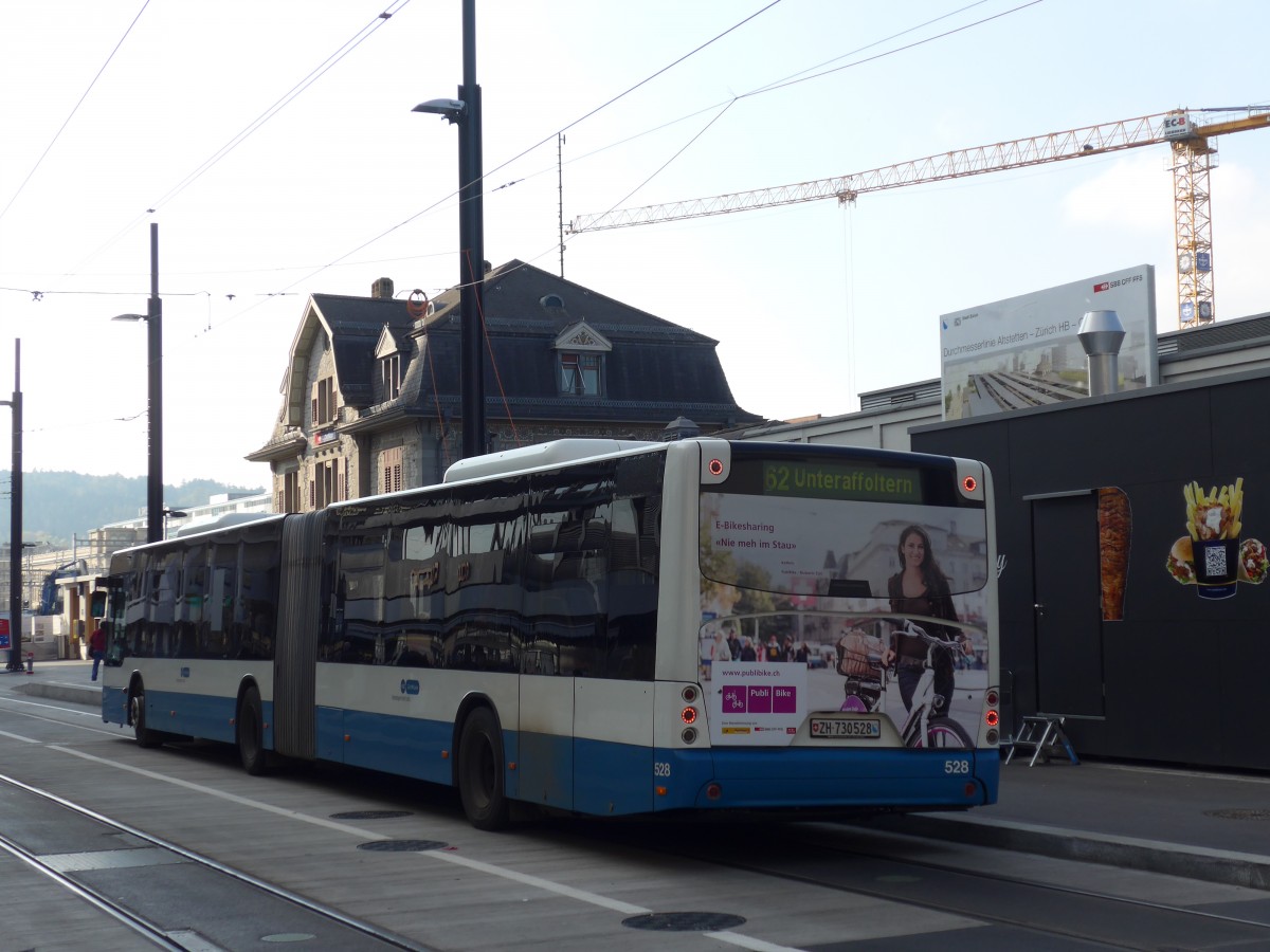 (156'280) - VBZ Zrich - Nr. 528/ZH 730'528 - Neoplan am 28. Oktober 2014 beim Bahnhof Zrich-Oerlikon