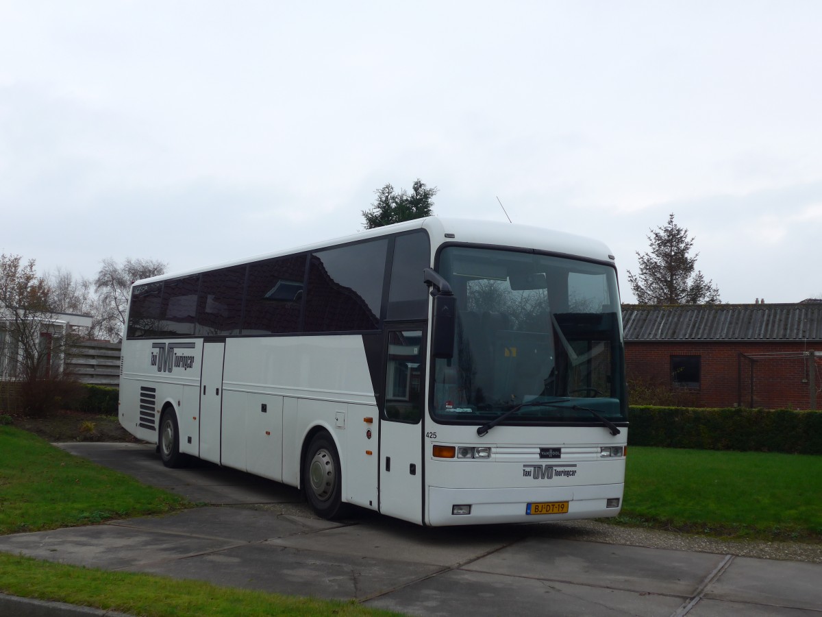 (156'709) - UVO, Uithuizermeeden - Nr. 425/BJ-DT-19 - Van Hool am 18. November 2014 in Roodeschool