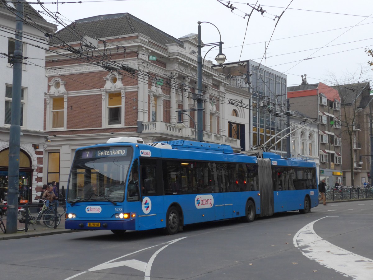 (157'050) - Breng, Ijsselmuiden - Nr. 5228/BL-VX-83 - Berkhof Gelenktrolleybus am 20. November 2014 in Arnhem, Willemsplein