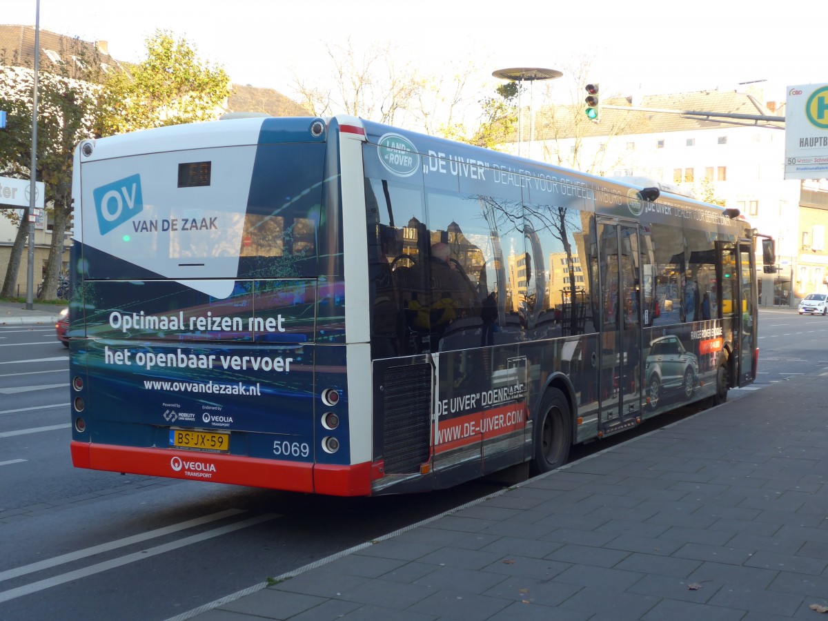 (157'255) - Aus Holland: VEOLIA - Nr. 5069/BS-JX-59 - VDL Berkhof am 21. November 2014 beim Hauptbahnhof Aachen