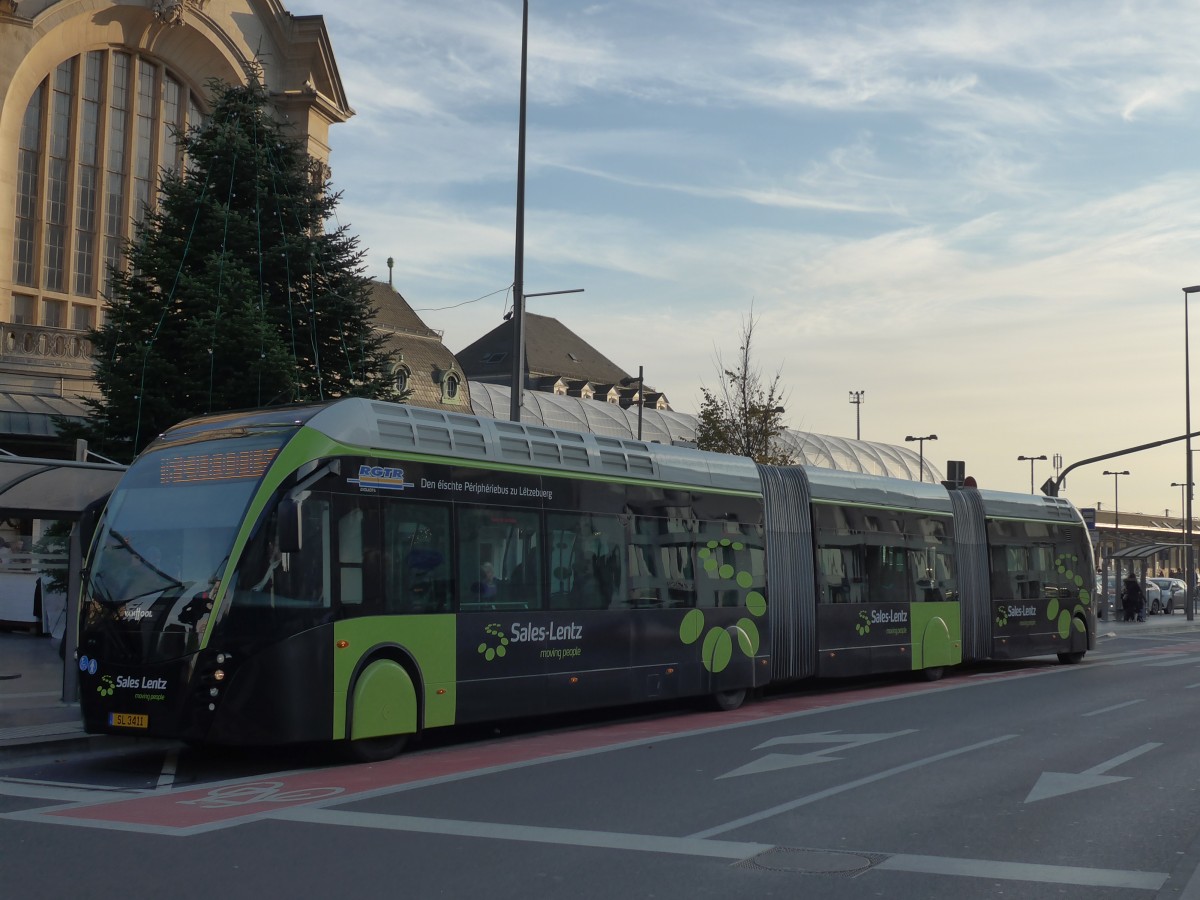 (157'379) - Sales-Lentz, Bascharage - SL 3411 - Van Hool am 22. November 2014 beim Bahnhof Luxembourg