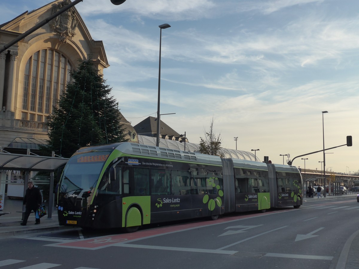 (157'380) - Sales-Lentz, Bascharage - SL 3411 - Van Hool am 22. November 2014 beim Bahnhof Luxembourg