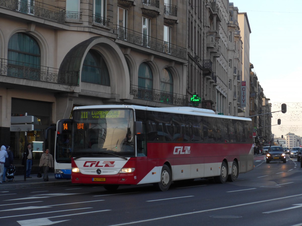 (157'400) - CFL Luxembourg - Nr. 95/NJ 7785 - Mercedes am 22. November 2014 beim Bahnhof Luxembourg 