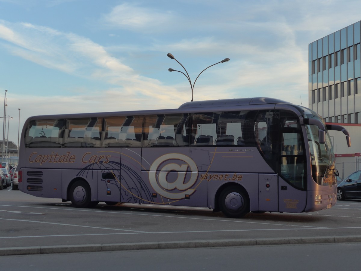 (157'440) - Aus Belgien: Capitale Cars, Bruxelles - 1-FLJ-559 - MAN am 22. November 2014 beim Bahnhof Luxembourg