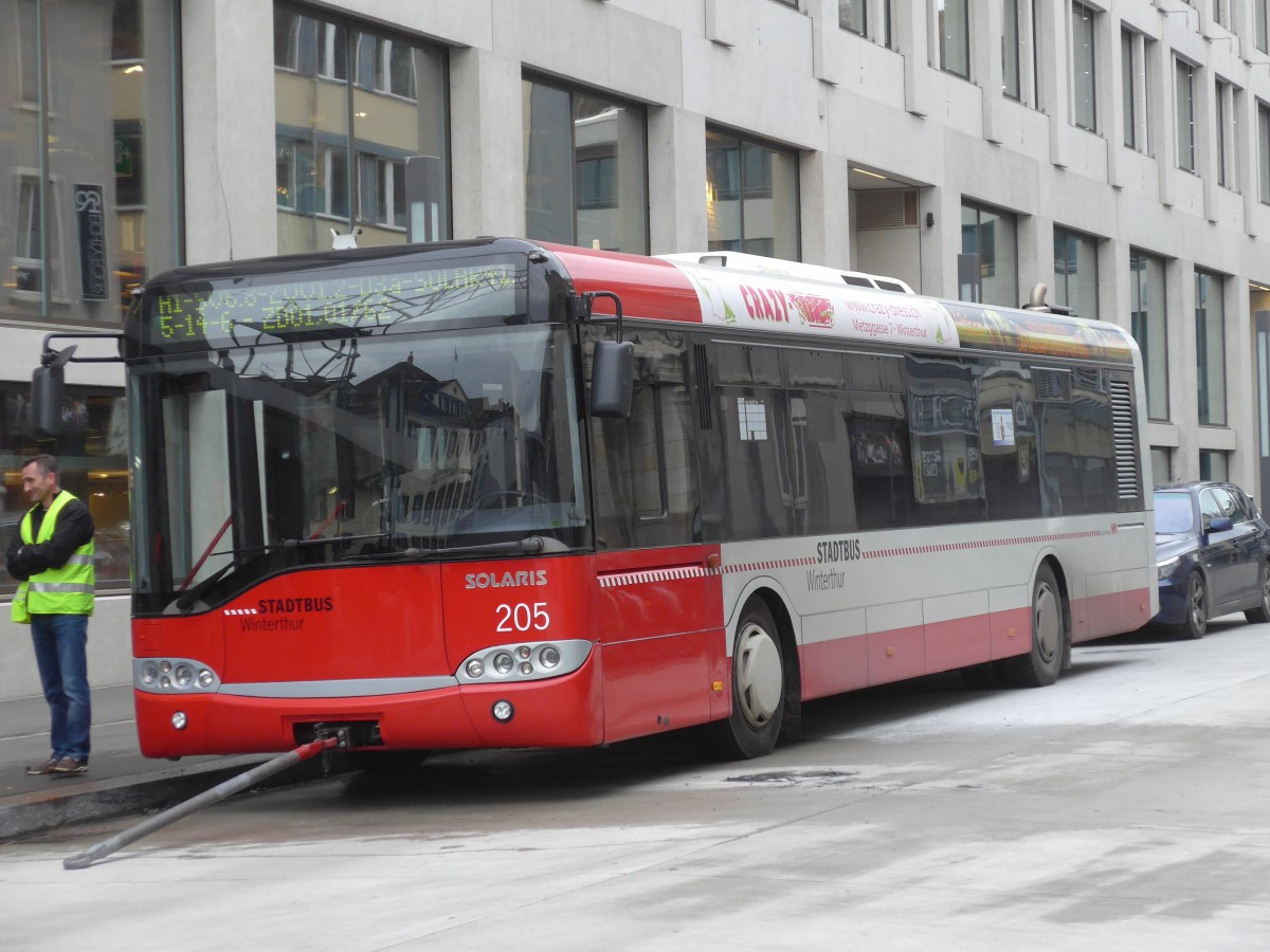 (157'620) - SW Winterthur - Nr. 205/ZH 730'205 - Solaris am 6. Dezember 2014 beim Hauptbahnhof Winterthur