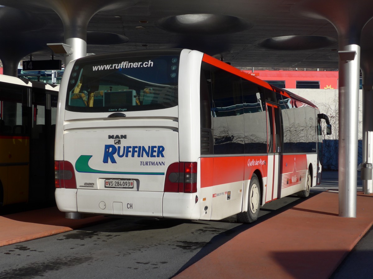 (157'893) - Ruffiner, Turtmann - VS 284'093 - MAN am 23. Dezember 2014 beim Bahnhof Visp