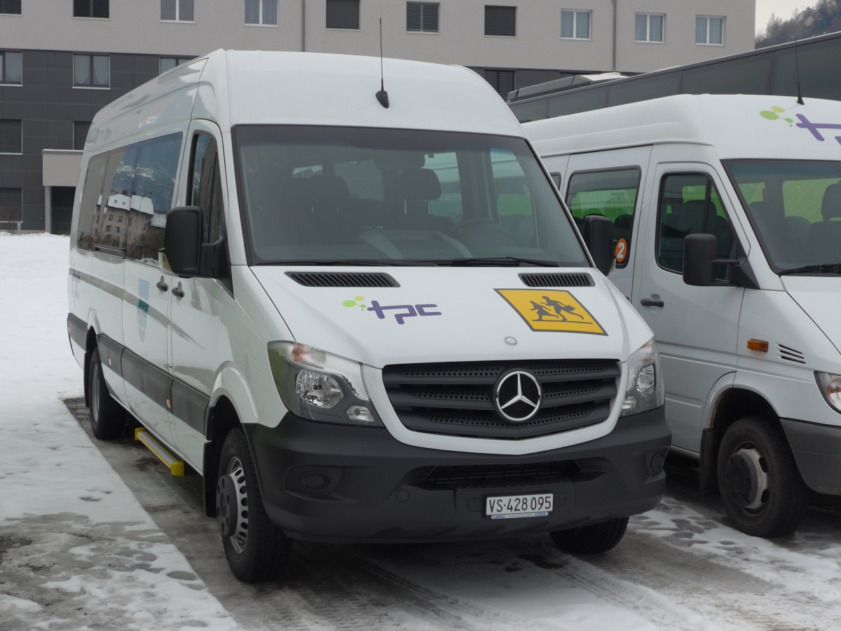 (158'158) - TPC Aigle - VS 428'095 - Mercedes am 2. Januar 2015 in Monthey, Garage