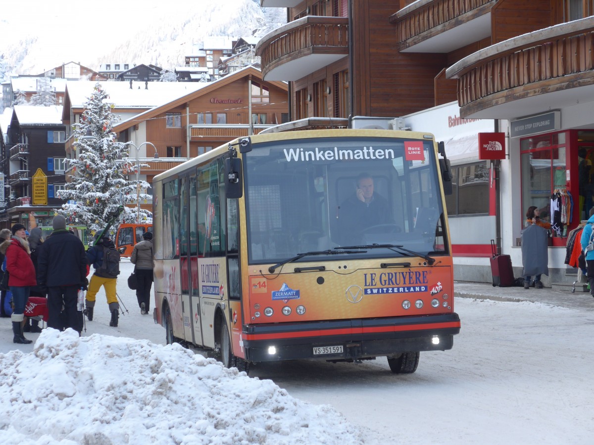 (158'389) - OBZ Zermatt - Nr. 14/VS 351'591 - Vetter am 18. Januar 2015 beim Bahnhof Zermatt