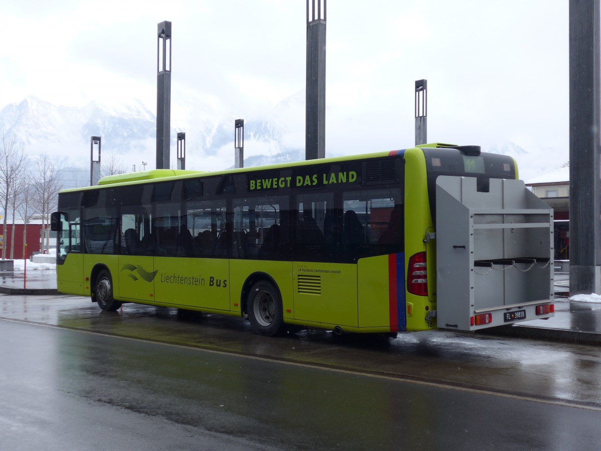 (158'532) - Aus Liechtenstein: LBA Vaduz - Nr. 18/FL 39'818 - Mercedes am 1. Februar 2015 beim Bahnhof Sargans