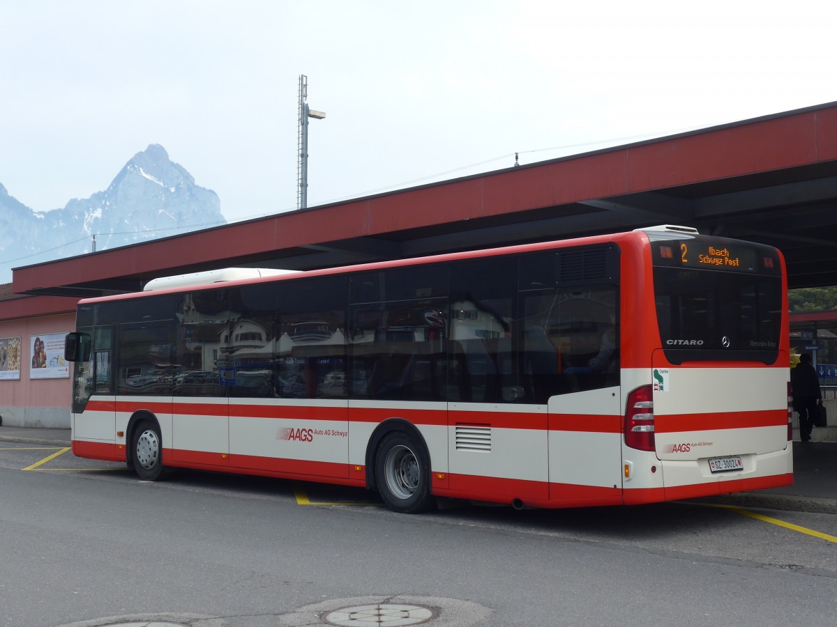 (159'227) - AAGS Schwyz - Nr. 24/SZ 30'024 - Mercedes am 17. Mrz 2015 beim Bahnhof Brunnen