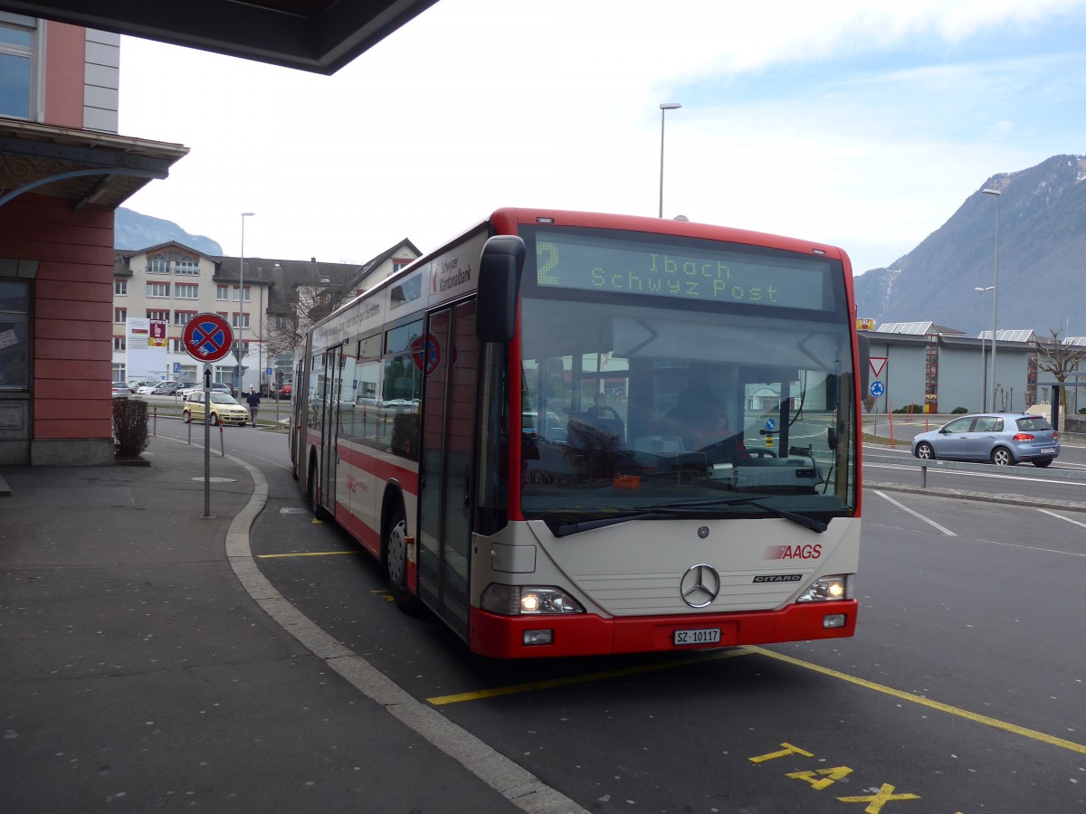 (159'248) - AAGS Schwyz - Nr. 17/SZ 10'117 - Mercedes am 17. Mrz 2015 beim Bahnhof Brunnen