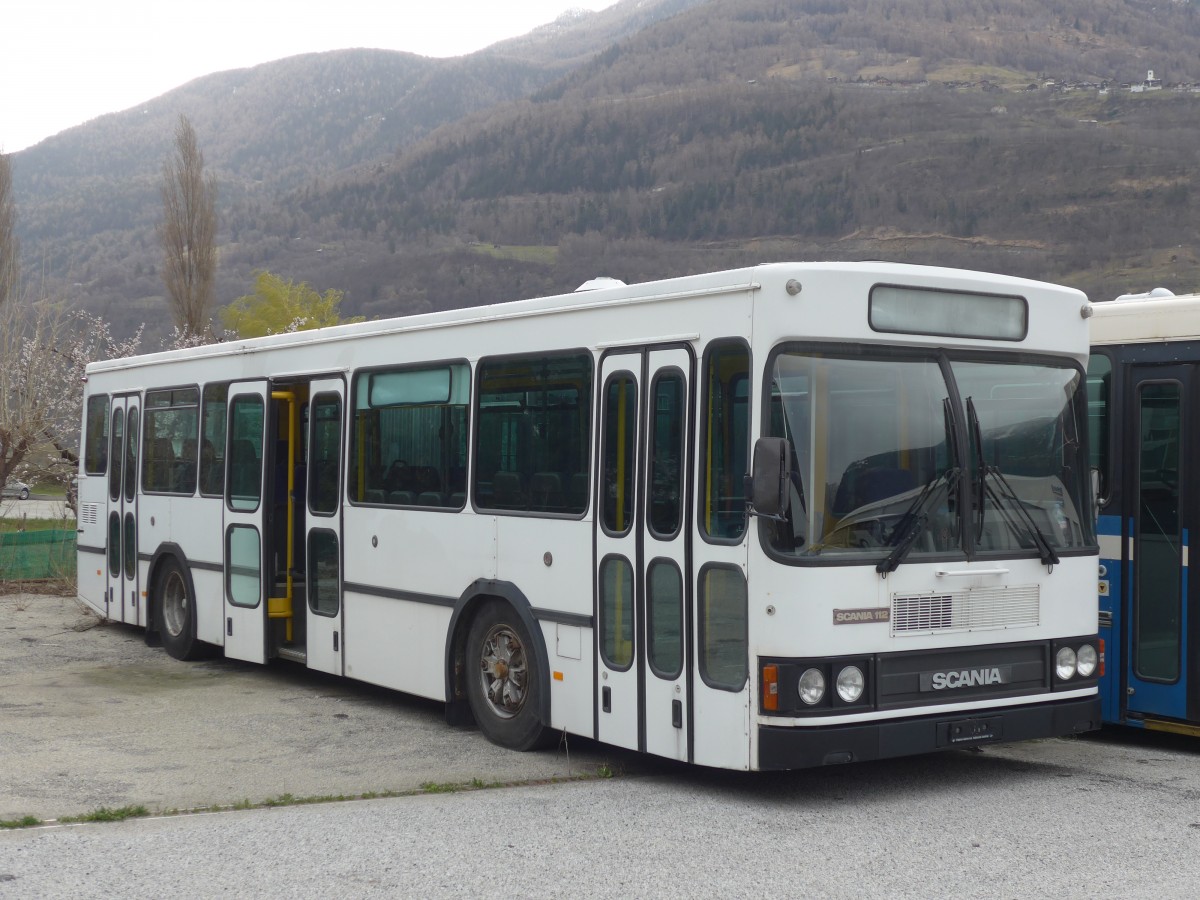 (159'563) - Ruffiner, Turtmann - Scania/FHS (ex VBSH Schaffhausen Nr. 30; ex VBSH Schaffhausen Nr. 16) am 2. April 2015 in Turtmann, Garage