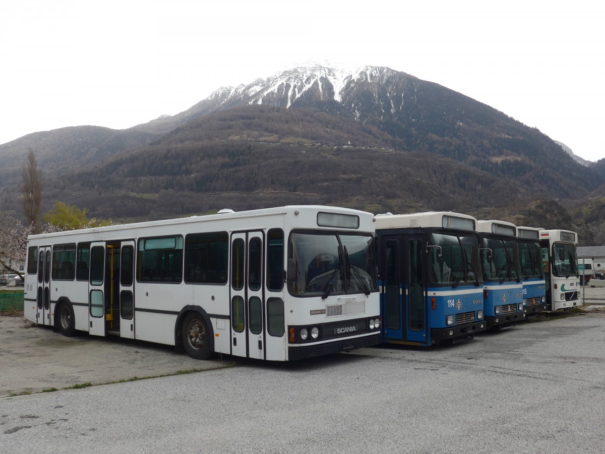 (159'564) - Ruffiner, Turtmann - Scania/FHS (ex VBSH Schaffhausen Nr. 30; ex VBSH Schaffhausen Nr. 16) am 2. April 2015 in Turtmann, Garage