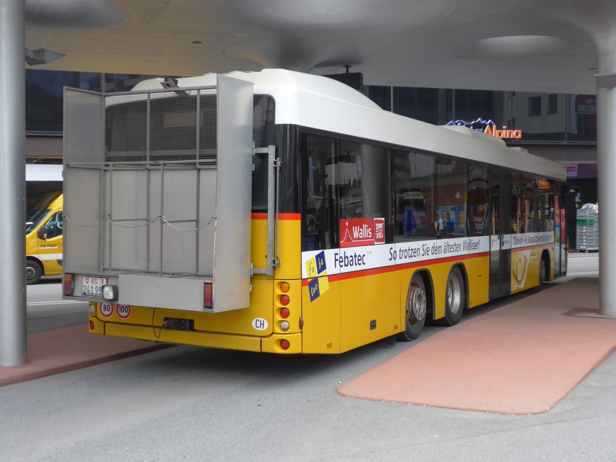 (159'596) - PostAuto Wallis - VS 241'983 - Scania/Hess am 2. April 2015 beim Bahnhof Visp