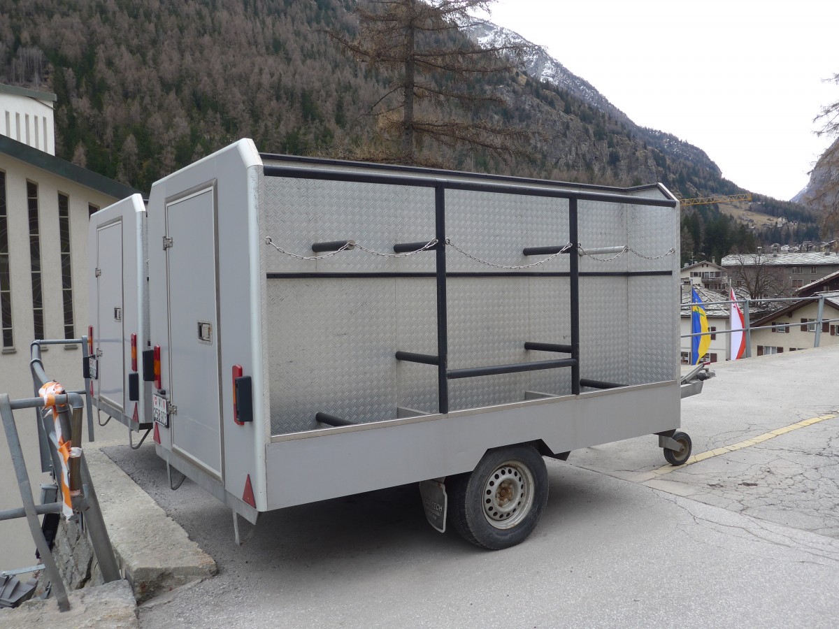 (159'614) - Zerzuben, Visp-Eyholz - Nr. 68/VS 258'973 - Car-Tech Gepckanhnger am 2. April 2015 beim Bahnhof St. Niklaus