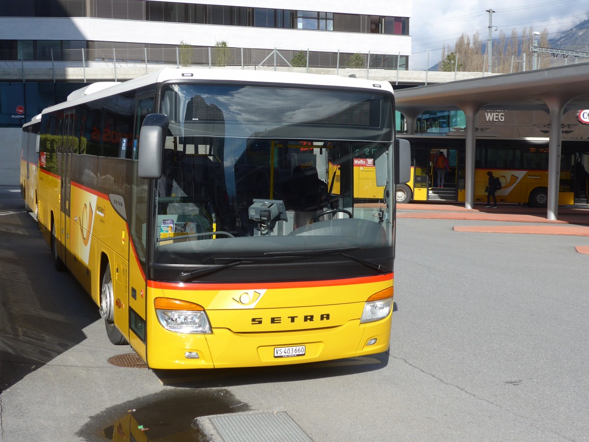 (159'623) - PostAuto Wallis - VS 403'660 - Setra am 5. April 2015 beim Bahnhof Visp