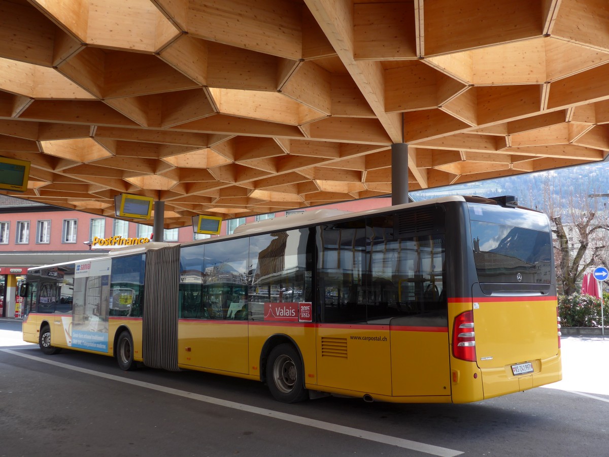 (159'663) - PostAuto Wallis - Nr. 11/VS 241'997 - Mercedes am 5. April 2015 beim Bahnhof Sion