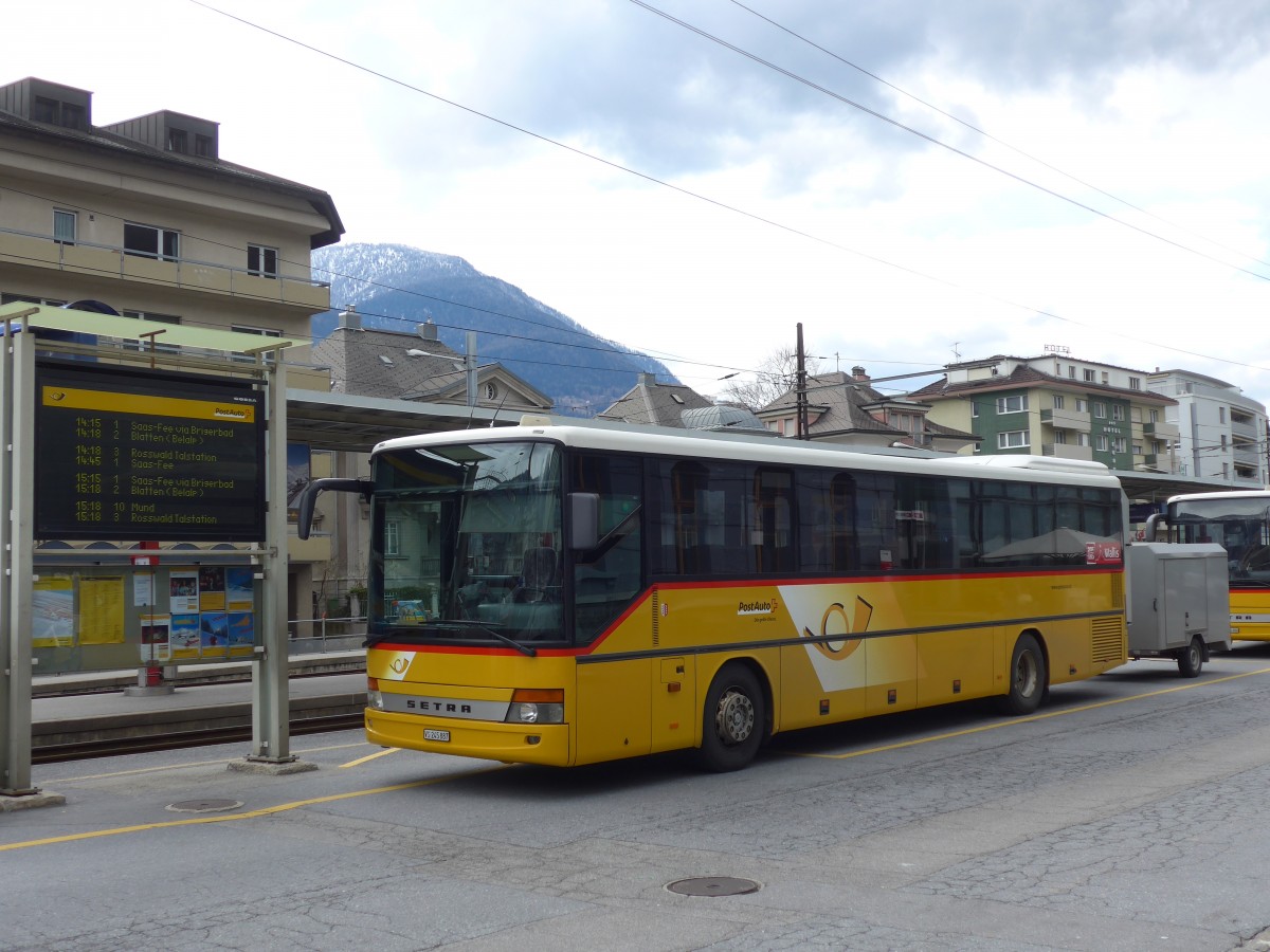 (159'667) - PostAuto Wallis - VS 245'887 - Setra am 5. April 2015 beim Bahnhof Brig