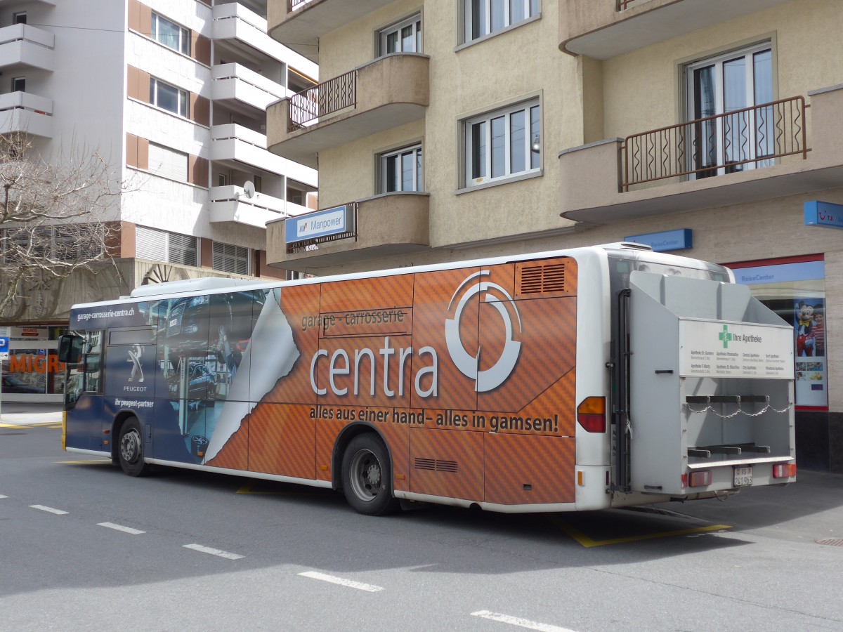 (159'678) - PostAuto Wallis - VS 241'963 - Mercedes am 5. April 2015 beim Bahnhof Brig