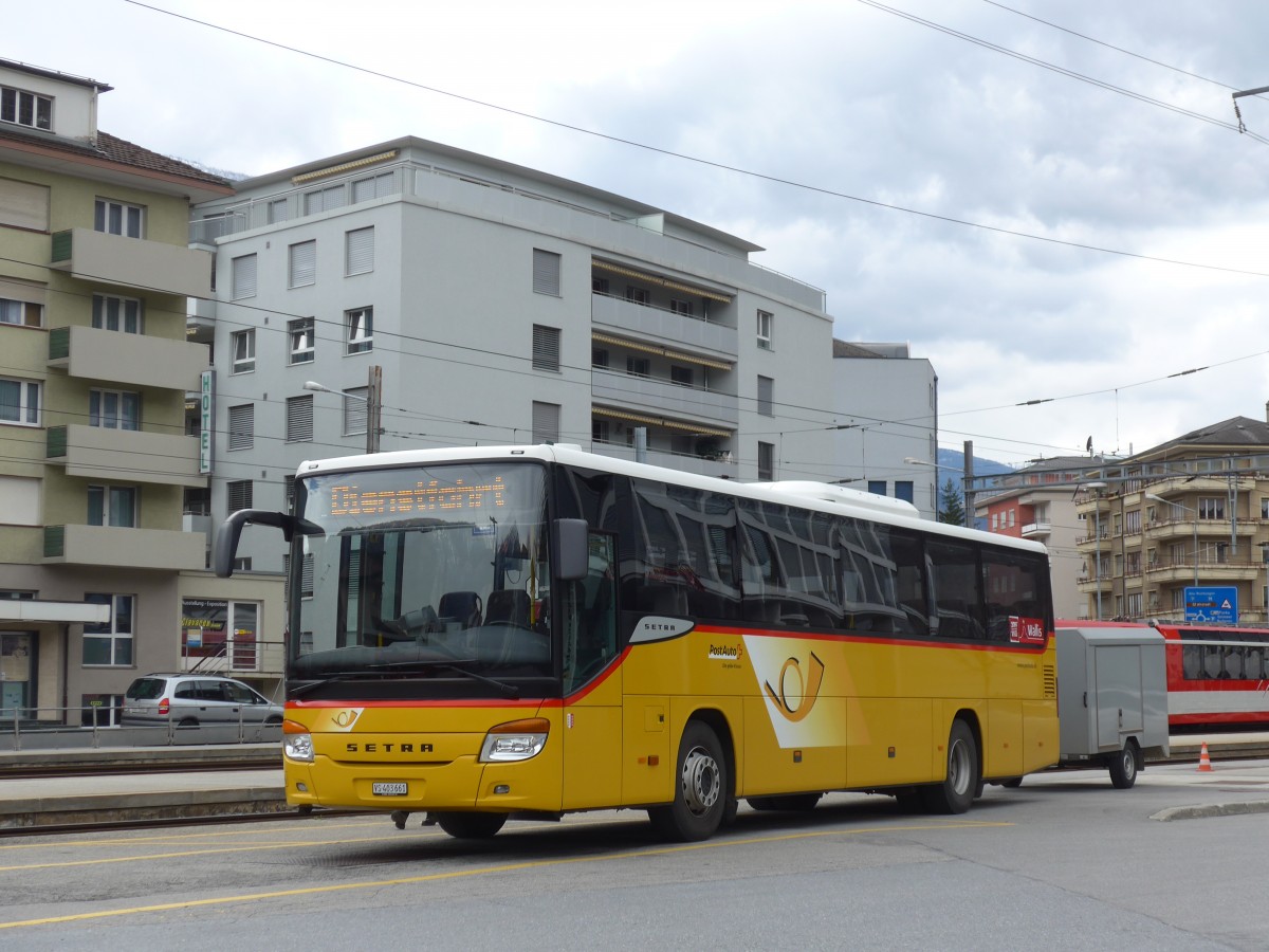 (159'683) - PostAuto Wallis - VS 403'661 - Setra am 5. April 2015 beim Bahnhof Brig