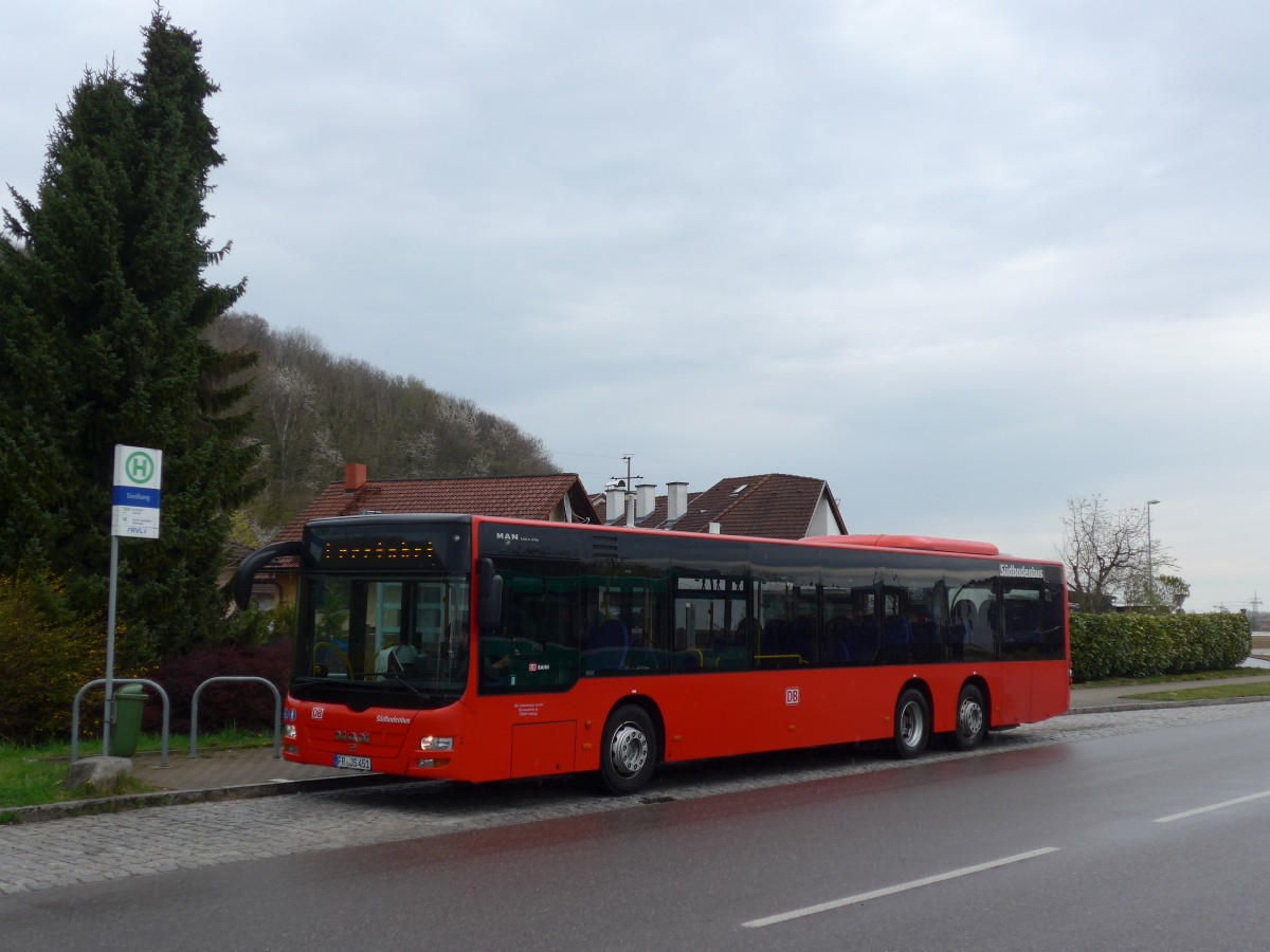 (159'796) - SBG Freiburg - FR-JS 451 - MAN am 11. April 2015 in Grenzach-Wyhlen, Siedlung