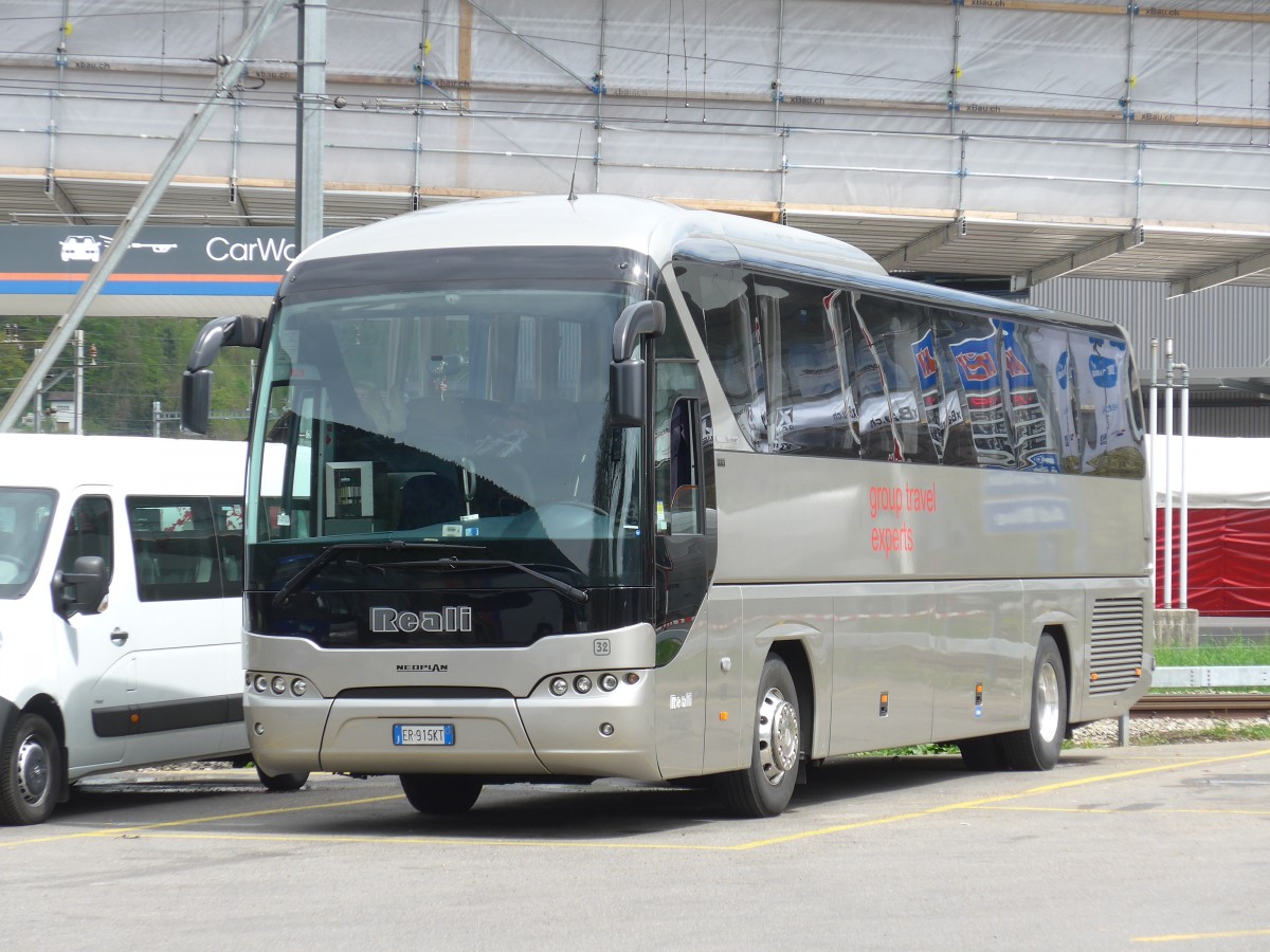 (160'072) - Aus Italien: Reali, Alatri - Nr. 32/ER-915 KT - Neoplan am 26. April 2015 beim Bahnhof Interlaken Ost