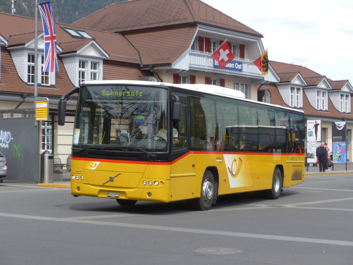 (160'110) - Flck, Brienz - Nr. 4/BE 623'971 - Volvo (ex AVBB Schwanden) am 26. April 2015 beim Bahnhof Interlaken Ost