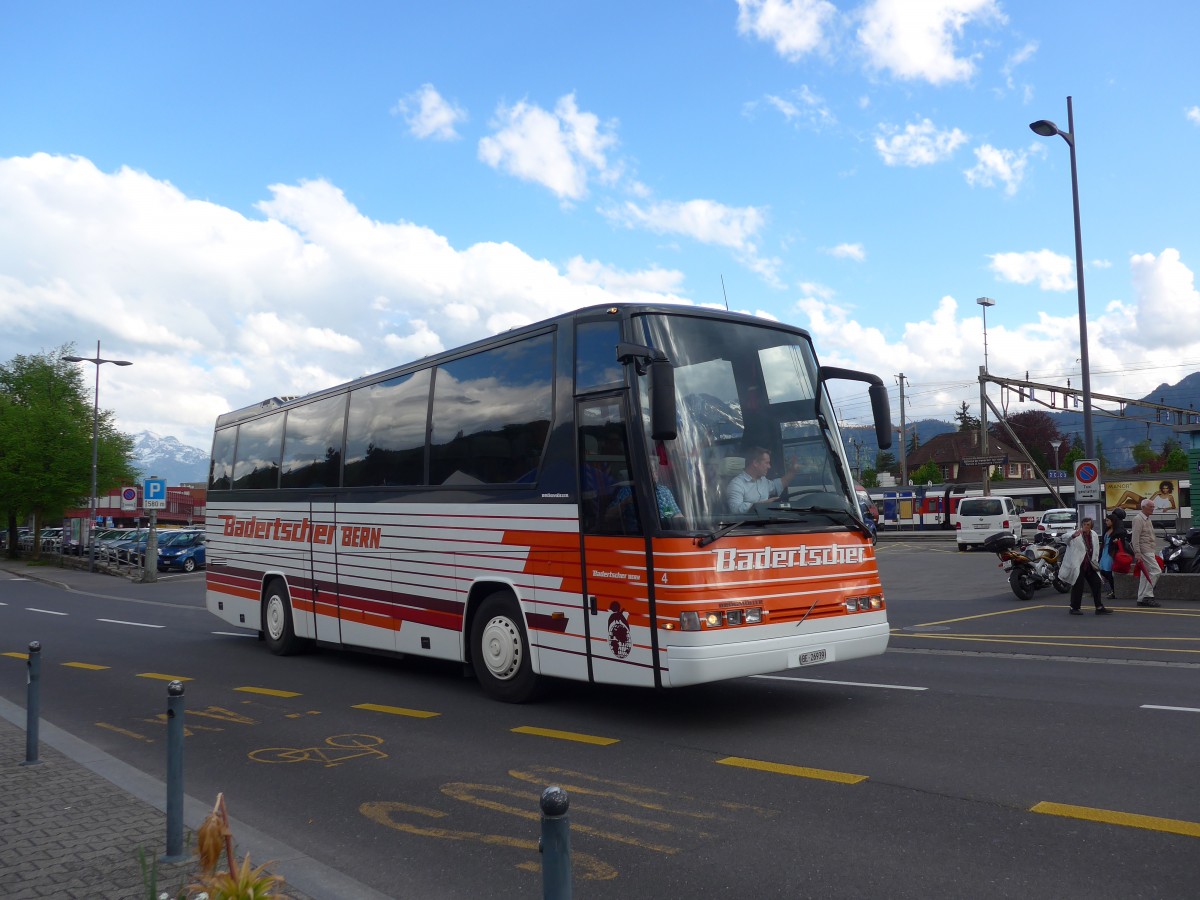 (160'171) - Badertscher, Bern - Nr. 4/BE 26'939 - Volvo/Drgmller am 6. Mai 2015 beim Bahnhof Thun