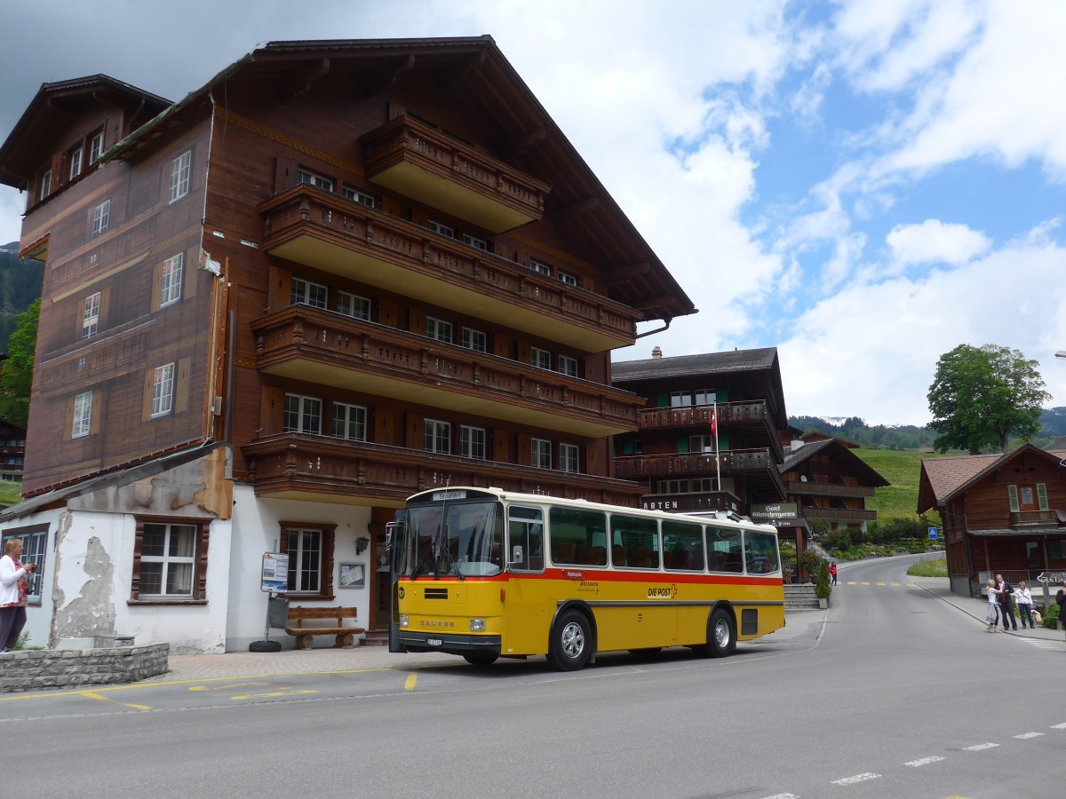 (161'023) - AVG Meiringen - Nr. 74/BE 607'481 - Saurer/R&J (ex PostAuto Berner Oberland; ex P 24'357) am 25. Mai 2015 in Grindelwald, Kirche