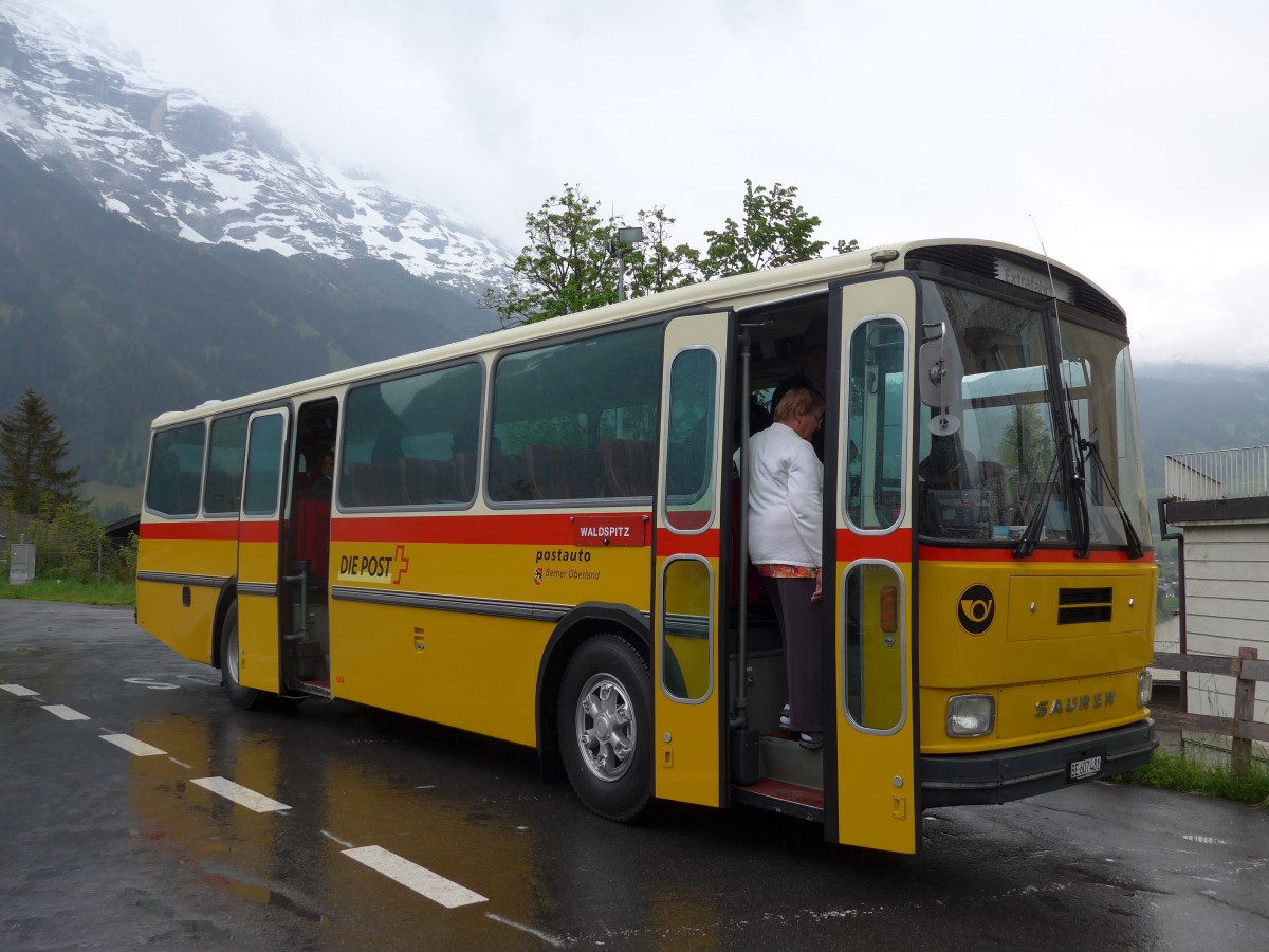 (161'052) - AVG Meiringen - Nr. 74/BE 607'481 - Saurer/R&J (ex PostAuto Berner Oberland; ex P 24'357) am 25. Mai 2015 beim Bahnhof Grindelwald