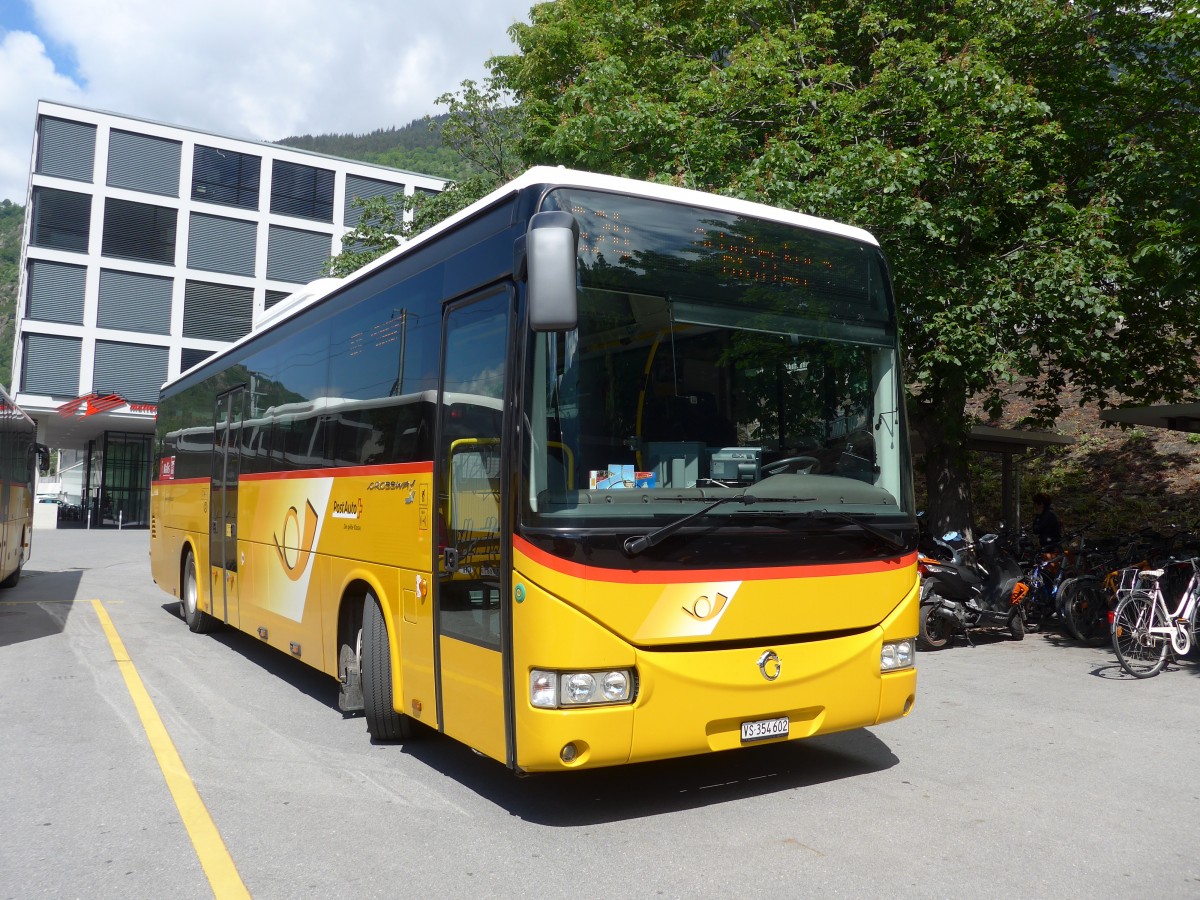 (161'098) - PostAuto Wallis - VS 354'602 - Irisbus am 27. Mai 2015 beim Bahnhof Brig