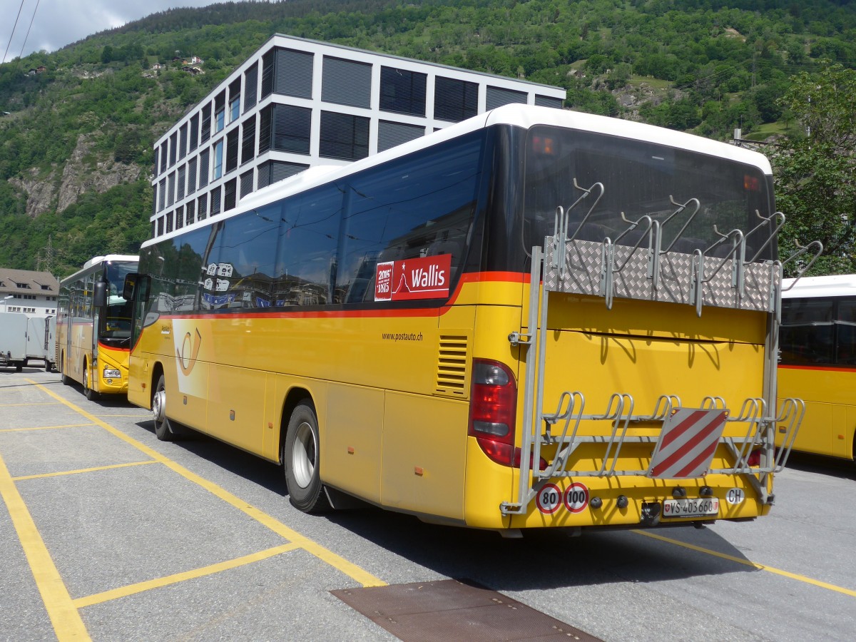 (161'102) - PostAuto Wallis - VS 403'660 - Setra am 27. Mai 2015 beim Bahnhof Brig