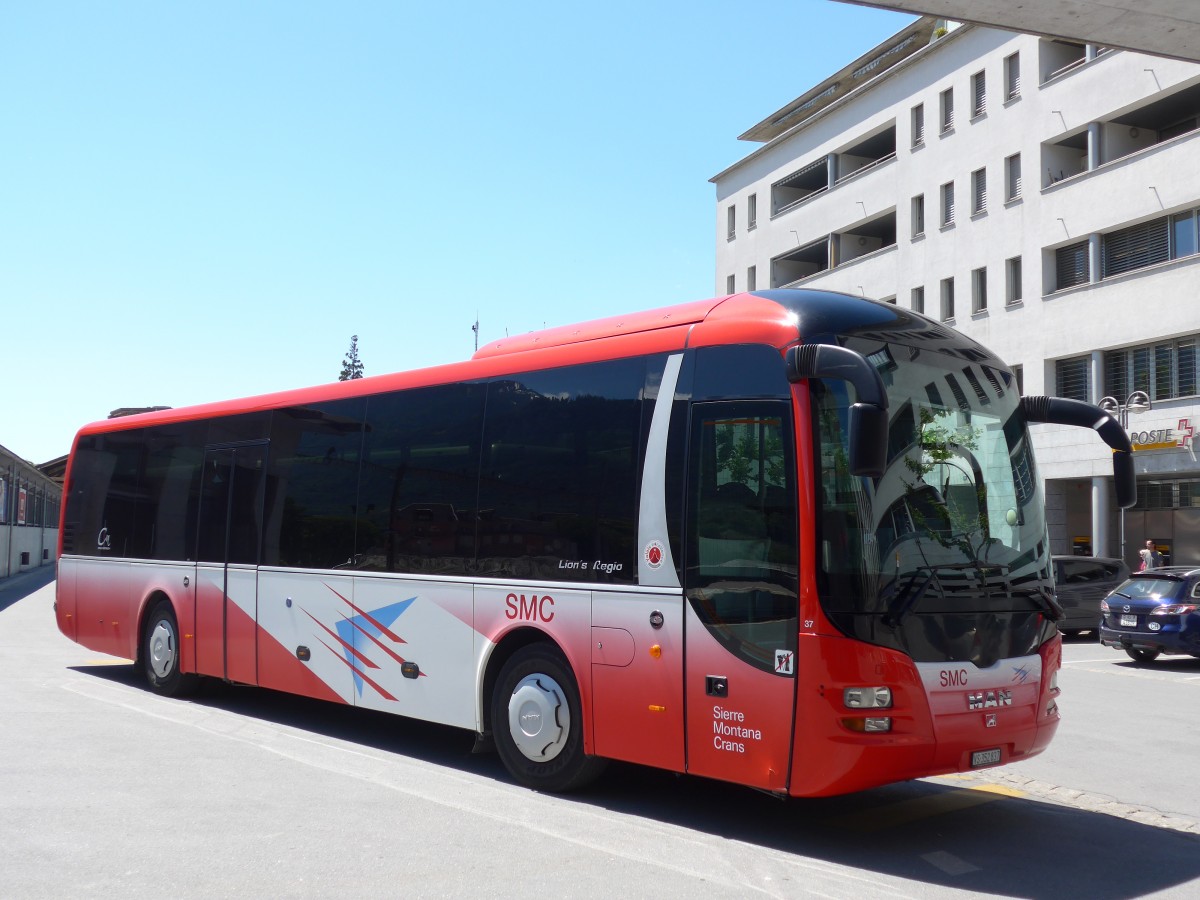 (161'155) - SMC Montana - Nr. 37/VS 352'837 - MAN am 27. Mai 2015 beim Bahnhof Sierre