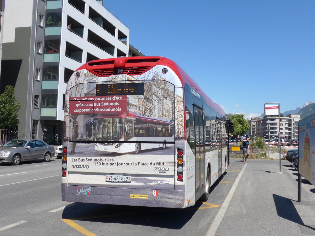 (161'158) - PostAuto Wallis - Nr. 75/VS 428'859 - Volvo am 27. Mai 2015 beim Bahnhof Sion