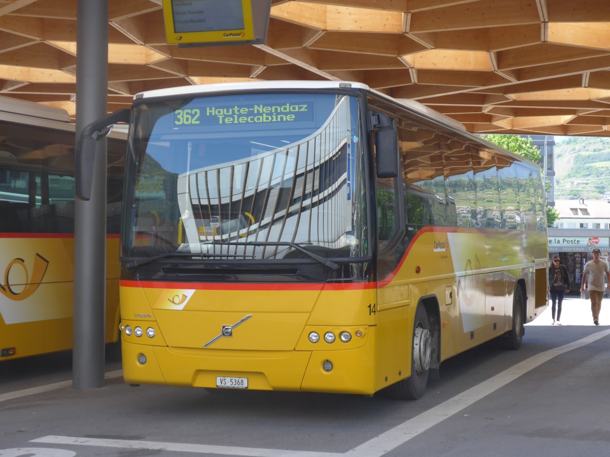 (161'161) - Lathion, Sion - Nr. 14/VS 5368 - Volvo am 27. Mai 2015 beim Bahnhof sion