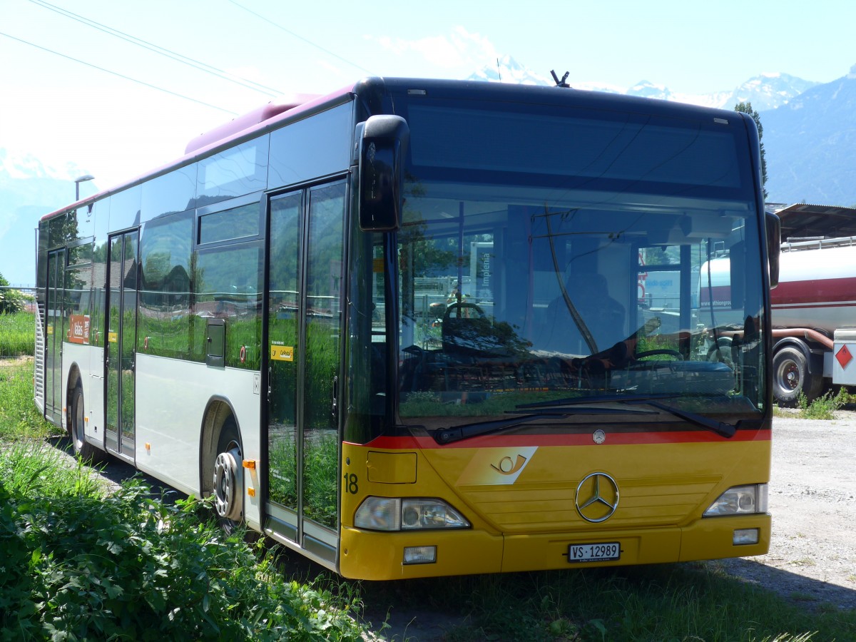 (161'180) - Lathion, Sion - Nr. 18/VS 12'989 - Mercedes (ex PostAuto Wallis Nr. 70; ex Lathion, Sion Nr. 70) am 27. Mai 2015 in Sion, Garage