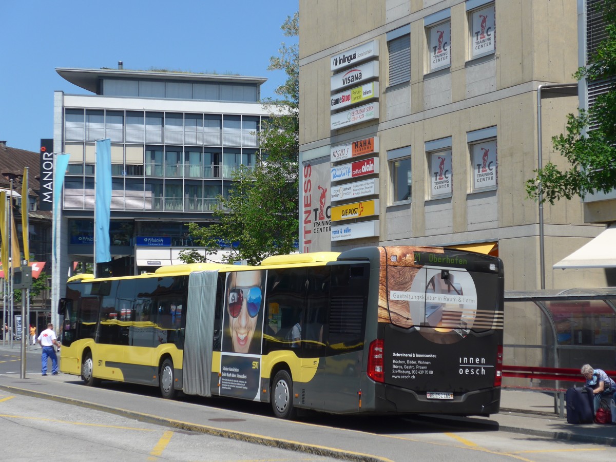 (161'723) - STI Thun - Nr. 165/BE 752'165 - Mercedes am 4. Juni 2015 beim Bahnhof Thun