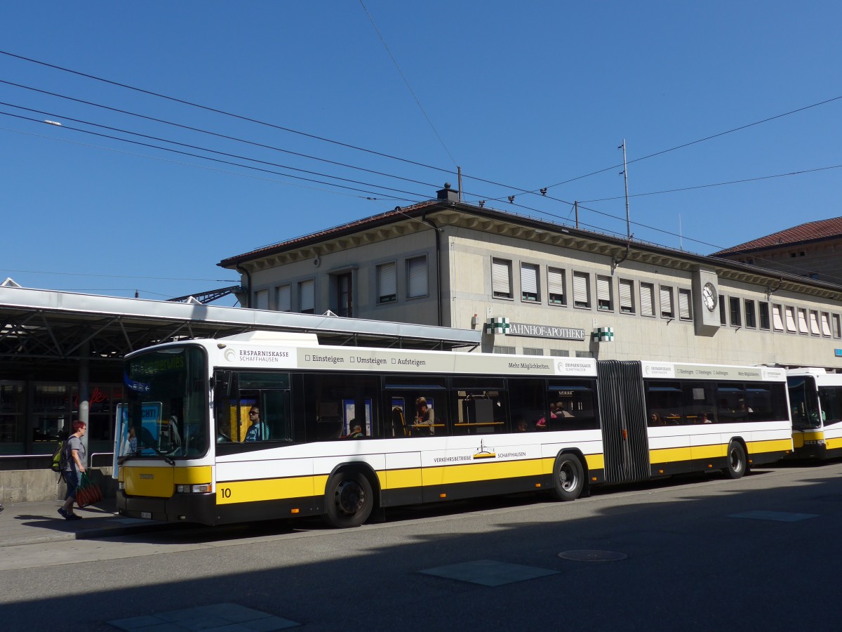 (161'756) - VBSH Schaffhausen - Nr. 10/SH 38'010 - Volvo/Hess am 6. Juni 2015 beim Bahnhof Schaffhausen